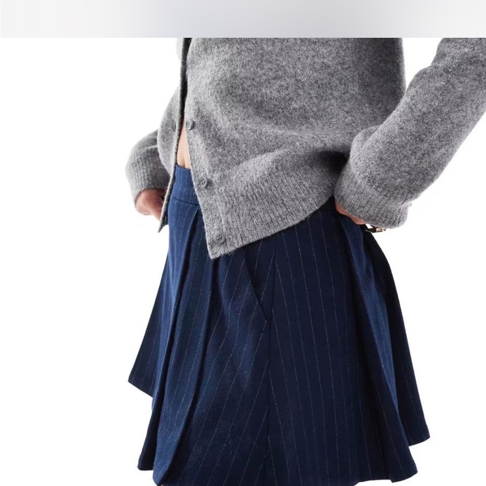 Hollister NWT Navy Pleated Skirt